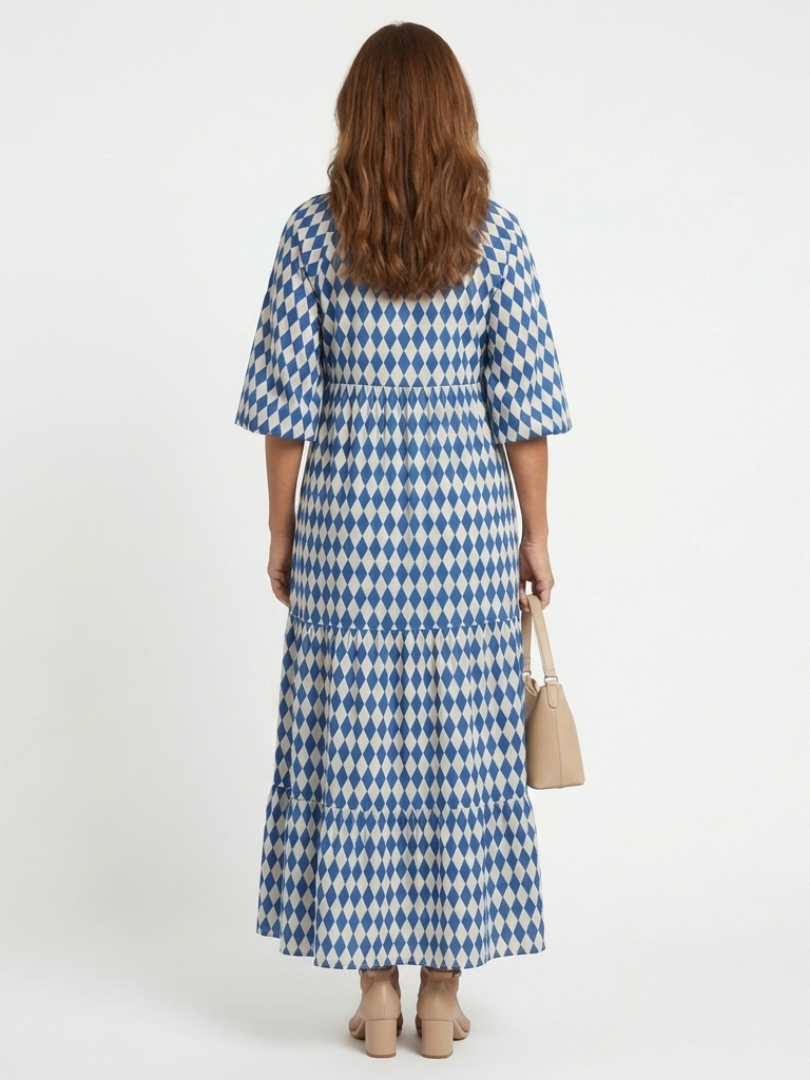 Melody | Vestido midi escalonado con estampado de rombos