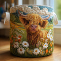 Cesto acolchado con vaca Highland rodeada de flores