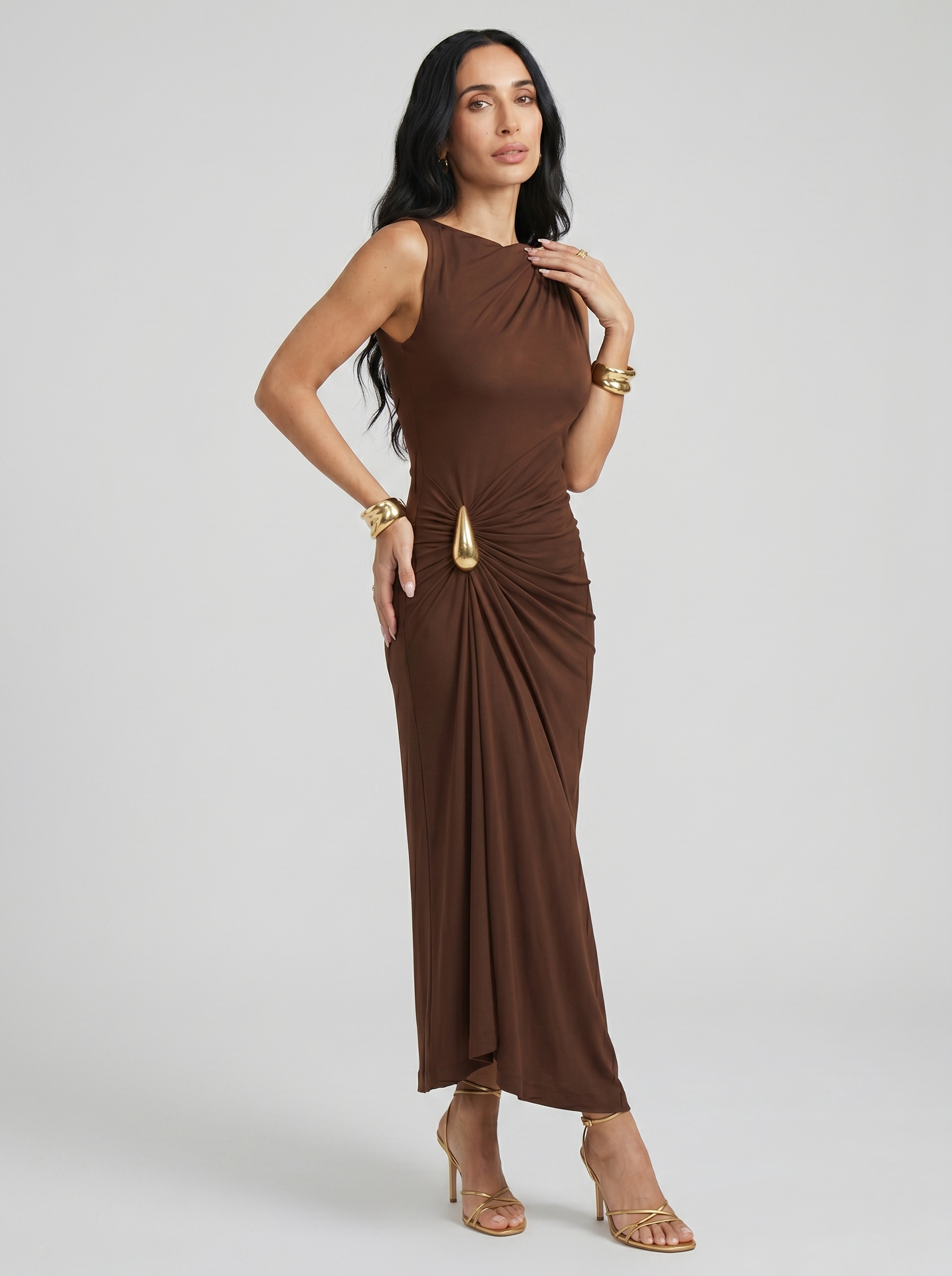 Cinthia | Vestido elegante con enganches dorados