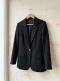 Blazer ejecutiva elegante con botón Carey